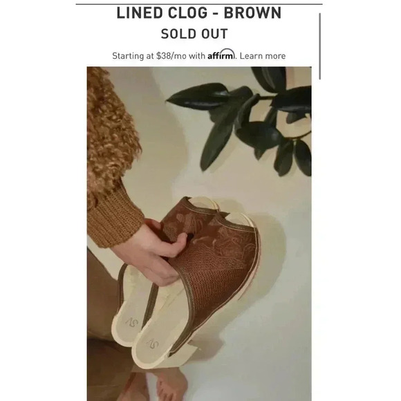 Santa Venetia Shearling Lined Clogs - Picture 7 of 8